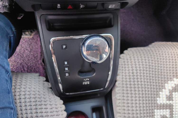 Used Jeep Compass 2011 2.0L two-wheel drive sport version Gear Lever