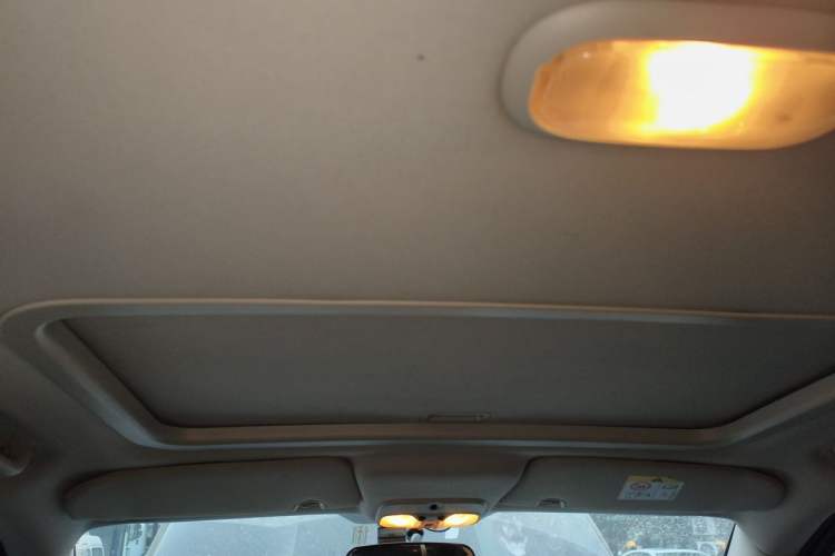 Used Jeep Compass 2011 2.4L four-wheel-drive sport version Headliner