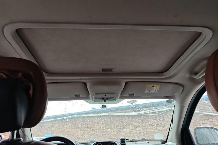 Used Jeep Compass 2011 2.4L four-wheel drive Comfort version Headliner