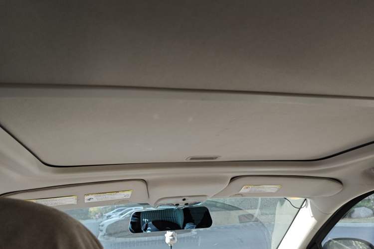 Used Jeep Compass 2011 2.4L four-wheel-drive sport version Headliner