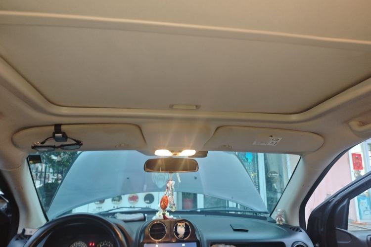 Used Jeep Compass 2011 2.4L four-wheel drive Comfort version Headliner