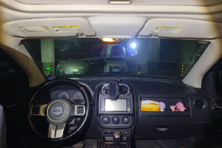 Used Jeep Compass 2011 2.0L two-wheel drive sport version Headliner