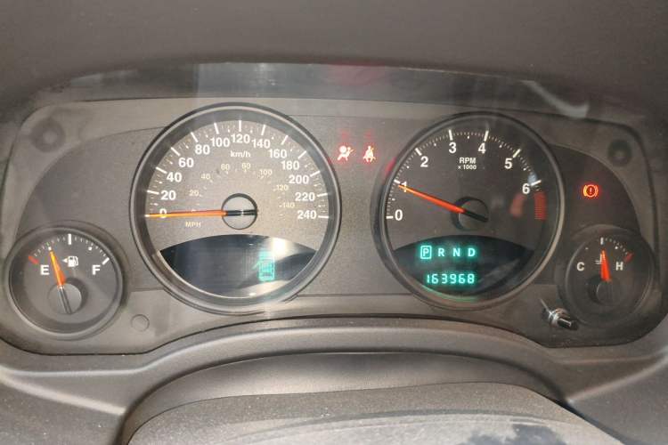 Used Jeep Compass 2011 2.4L four-wheel-drive sport version Instrument Cluster