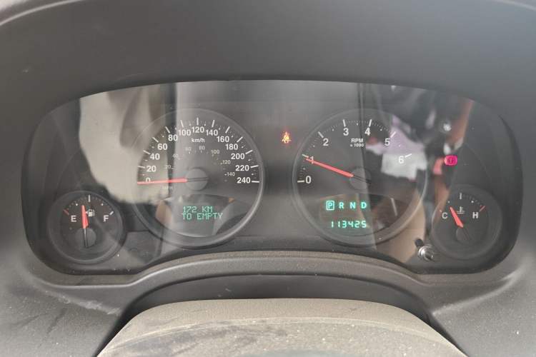 Used Jeep Compass 2011 2.4L four-wheel drive Comfort version Instrument Cluster