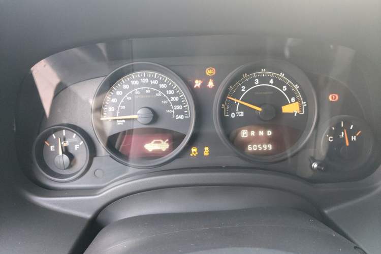 Used Jeep Compass 2011 2.4L four-wheel drive Comfort version Instrument Cluster