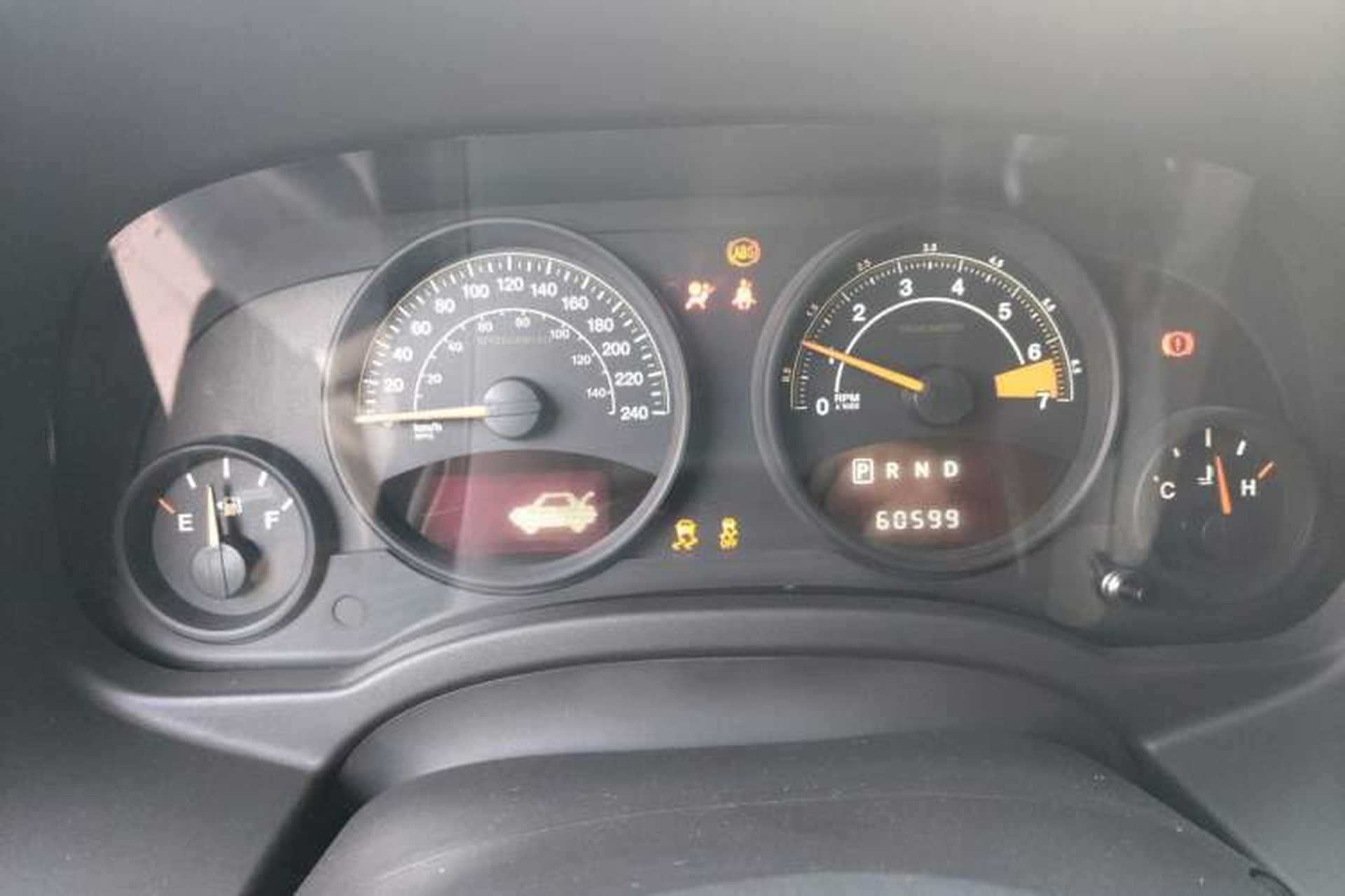 Used Jeep Compass 2011 2.4L four-wheel drive Comfort version Instrument Cluster