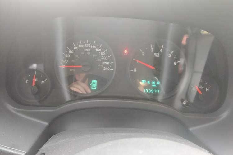 Used Jeep Compass 2011 2.4L four-wheel-drive sport version Instrument Cluster
