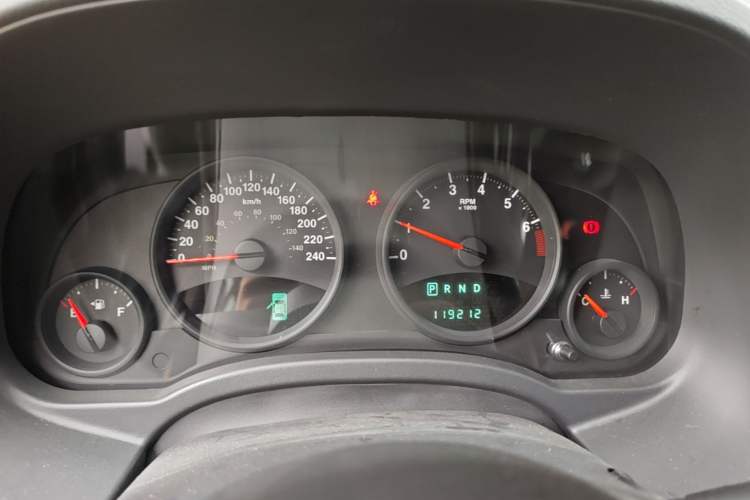 Used Jeep Compass 2011 2.4L four-wheel-drive sport version Instrument Cluster