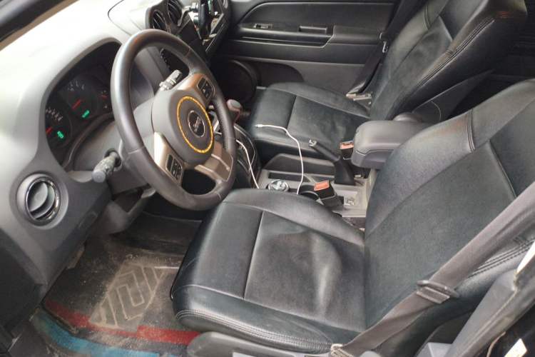 Used Jeep Compass 2011 2.4L four-wheel-drive sport version Left Front Seat