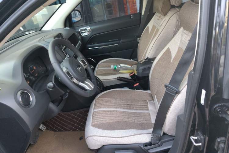 Used Jeep Compass 2011 2.4L four-wheel drive Comfort version Left Front Seat
