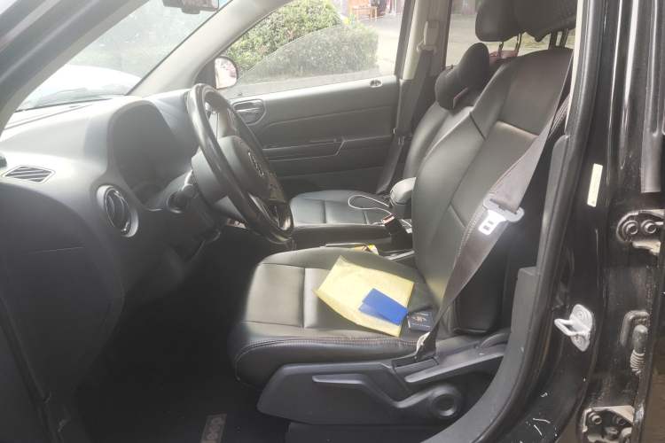 Used Jeep Compass 2011 2.4L four-wheel-drive sport version Left Front Seat