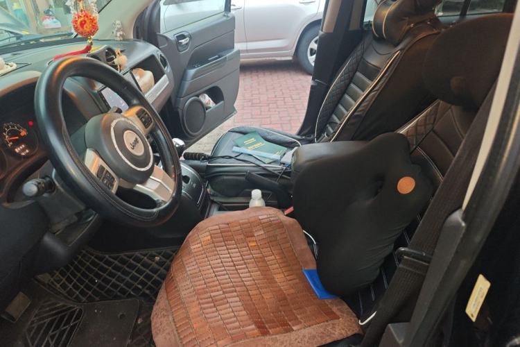 Used Jeep Compass 2011 2.4L four-wheel drive Comfort version Left Front Seat