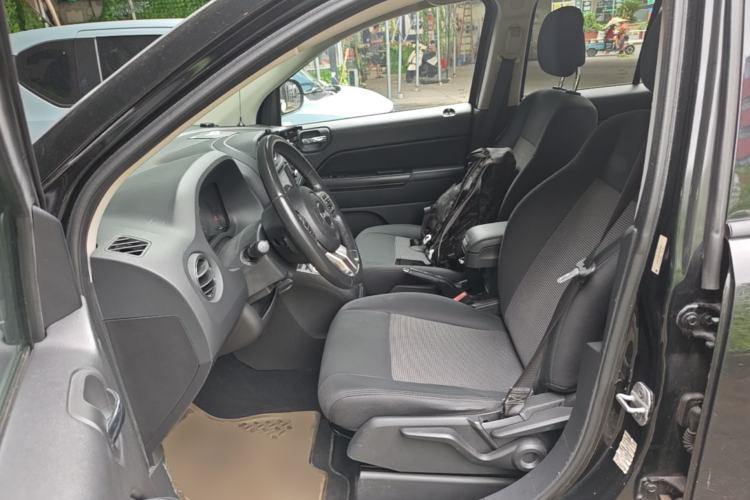 Used Jeep Compass 2011 2.4L four-wheel-drive sport version Left Front Seat