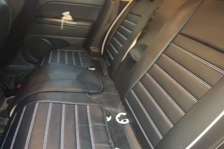 Used Jeep Compass 2011 2.4L four-wheel drive Comfort version Left Rear Seat