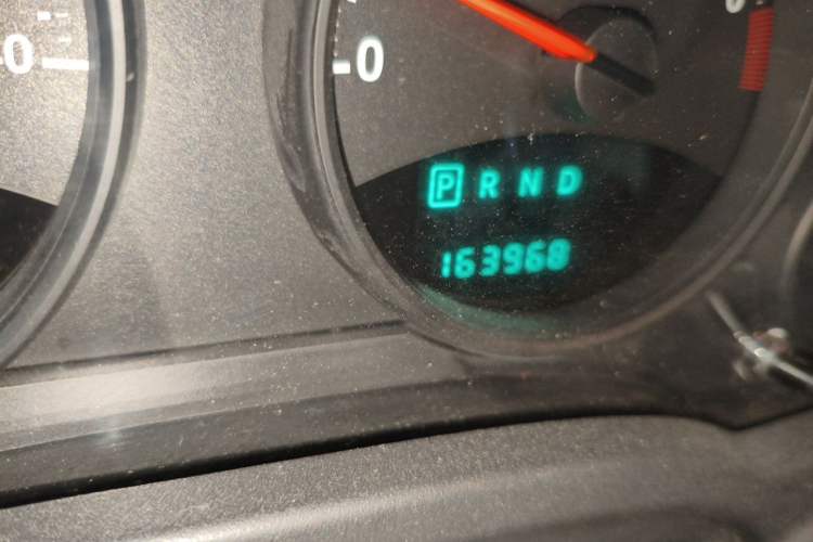 Used Jeep Compass 2011 2.4L four-wheel-drive sport version Odometer Close Up