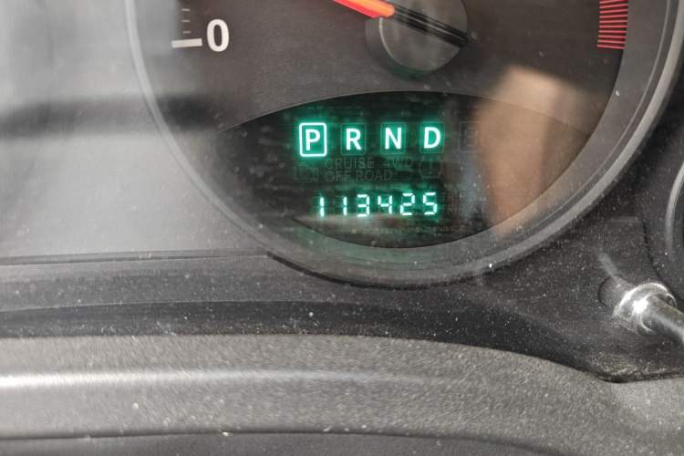 Used Jeep Compass 2011 2.4L four-wheel drive Comfort version Odometer Close Up