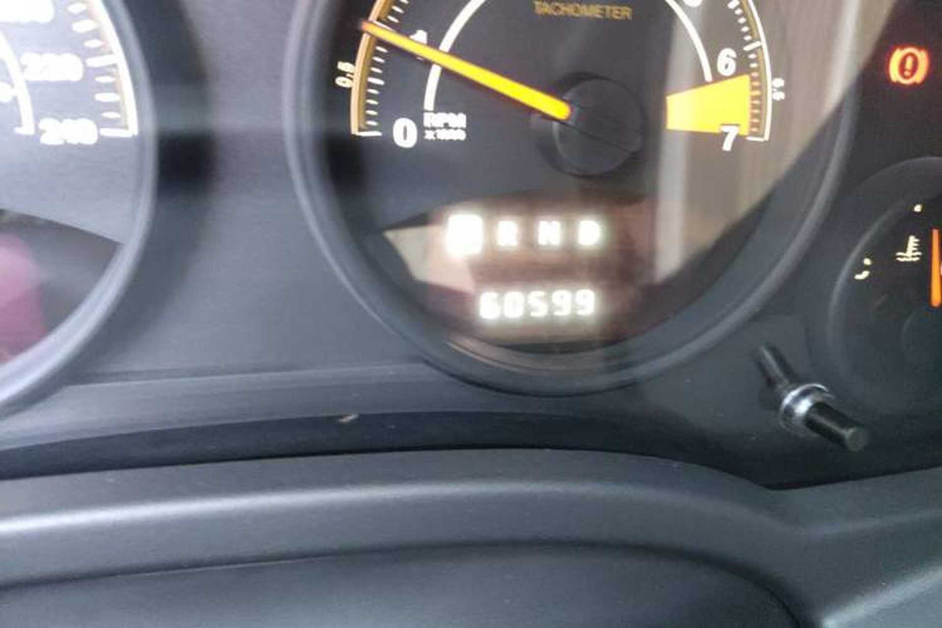 Used Jeep Compass 2011 2.4L four-wheel drive Comfort version Odometer Close Up