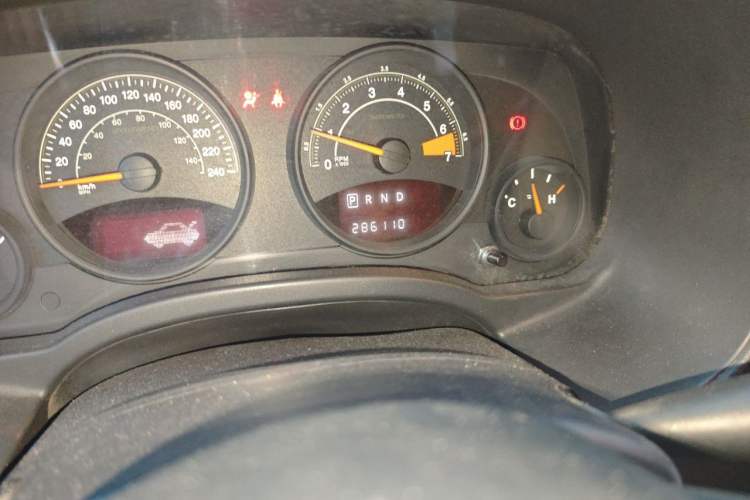 Used Jeep Compass 2011 2.4L four-wheel drive Comfort version Odometer Close Up