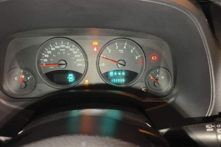 Used Jeep Compass 2011 2.0L two-wheel drive sport version Odometer Close Up
