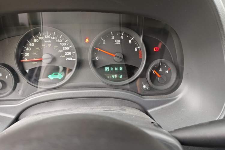 Used Jeep Compass 2011 2.4L four-wheel-drive sport version Odometer Close Up