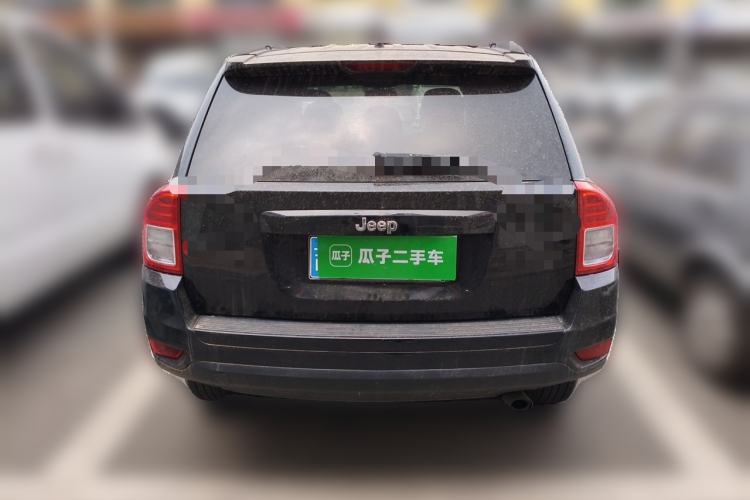Used Jeep Compass 2011 2.4L four-wheel-drive sport version Rear