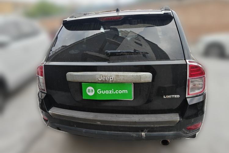 Used Jeep Compass 2011 2.4L four-wheel drive Comfort version Rear