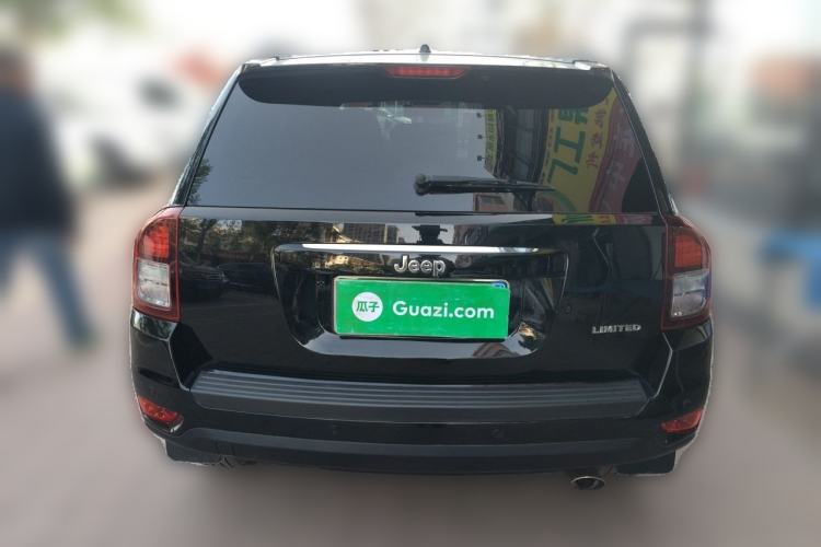 Used Jeep Compass 2011 2.4L four-wheel drive Comfort version Rear