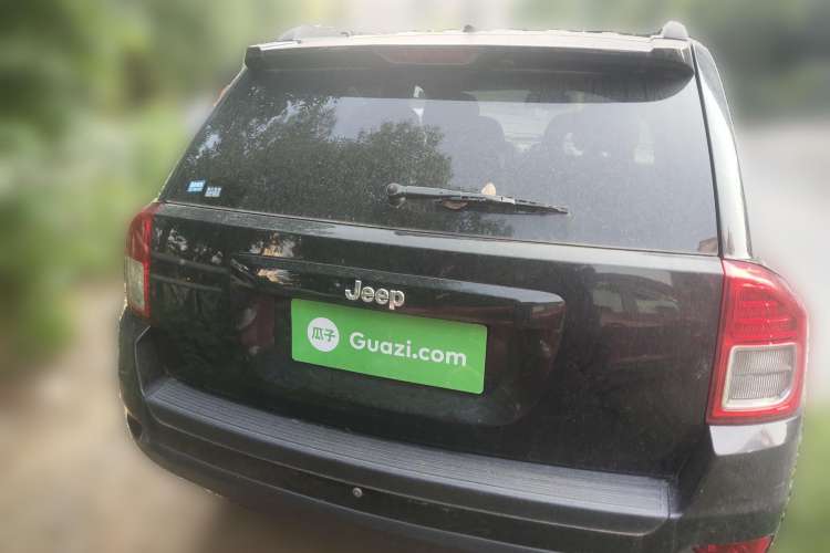 Used Jeep Compass 2011 2.4L four-wheel-drive sport version Rear