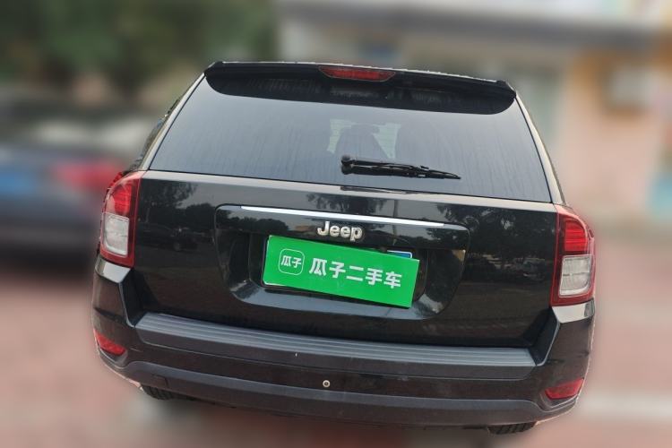 Used Jeep Compass 2011 2.4L four-wheel drive Comfort version Rear