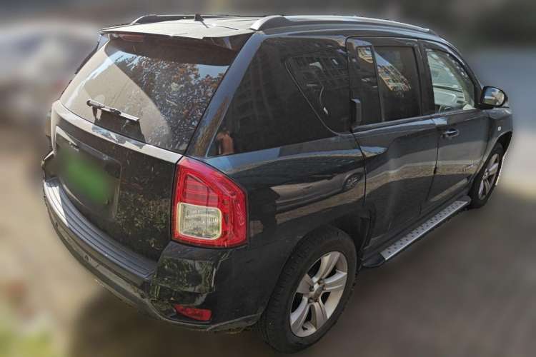Used Jeep Compass 2011 2.4L four-wheel-drive sport version Rear Right 45 Deg