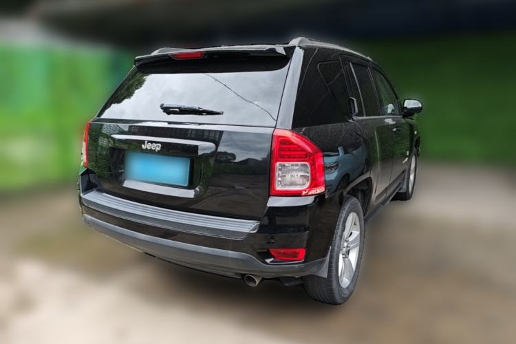 Used Jeep Compass 2011 2.4L four-wheel-drive sport version Rear Right 45 Deg