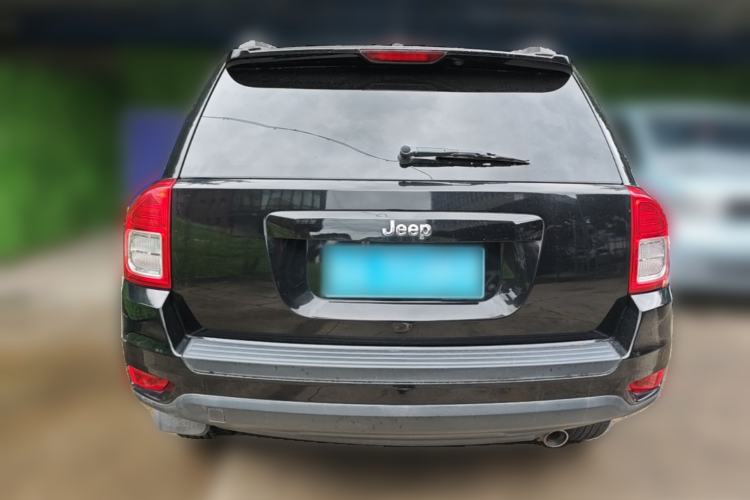 Used Jeep Compass 2011 2.4L four-wheel-drive sport version Rear