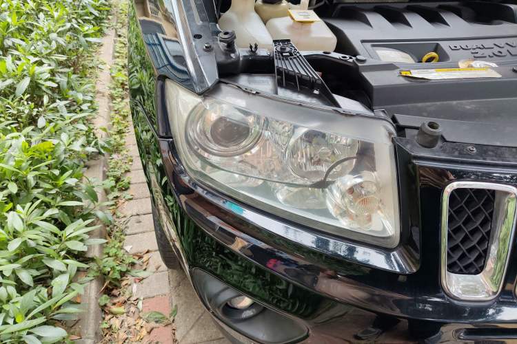 Used Jeep Compass 2011 2.0L two-wheel drive sport version Right Front Headlight