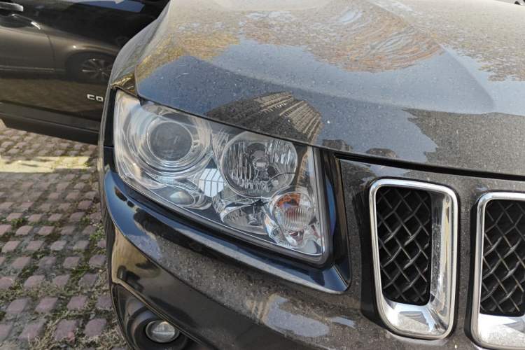Used Jeep Compass 2011 2.4L four-wheel-drive sport version Right Front Headlight