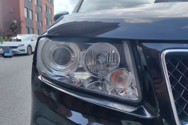 Used Jeep Compass 2011 2.0L two-wheel drive sport version Right Front Headlight