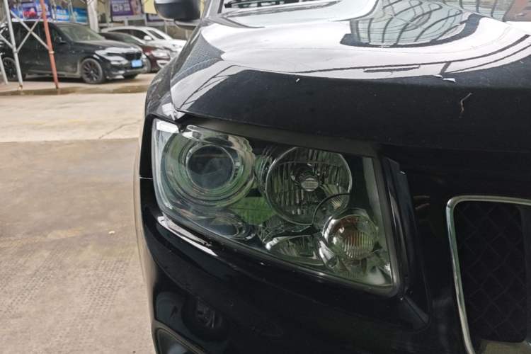 Used Jeep Compass 2011 2.4L four-wheel-drive sport version Right Front Headlight