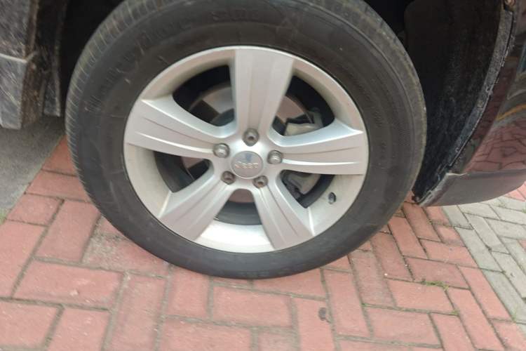 Used Jeep Compass 2011 2.4L four-wheel drive Comfort version Right Front Wheel Hub