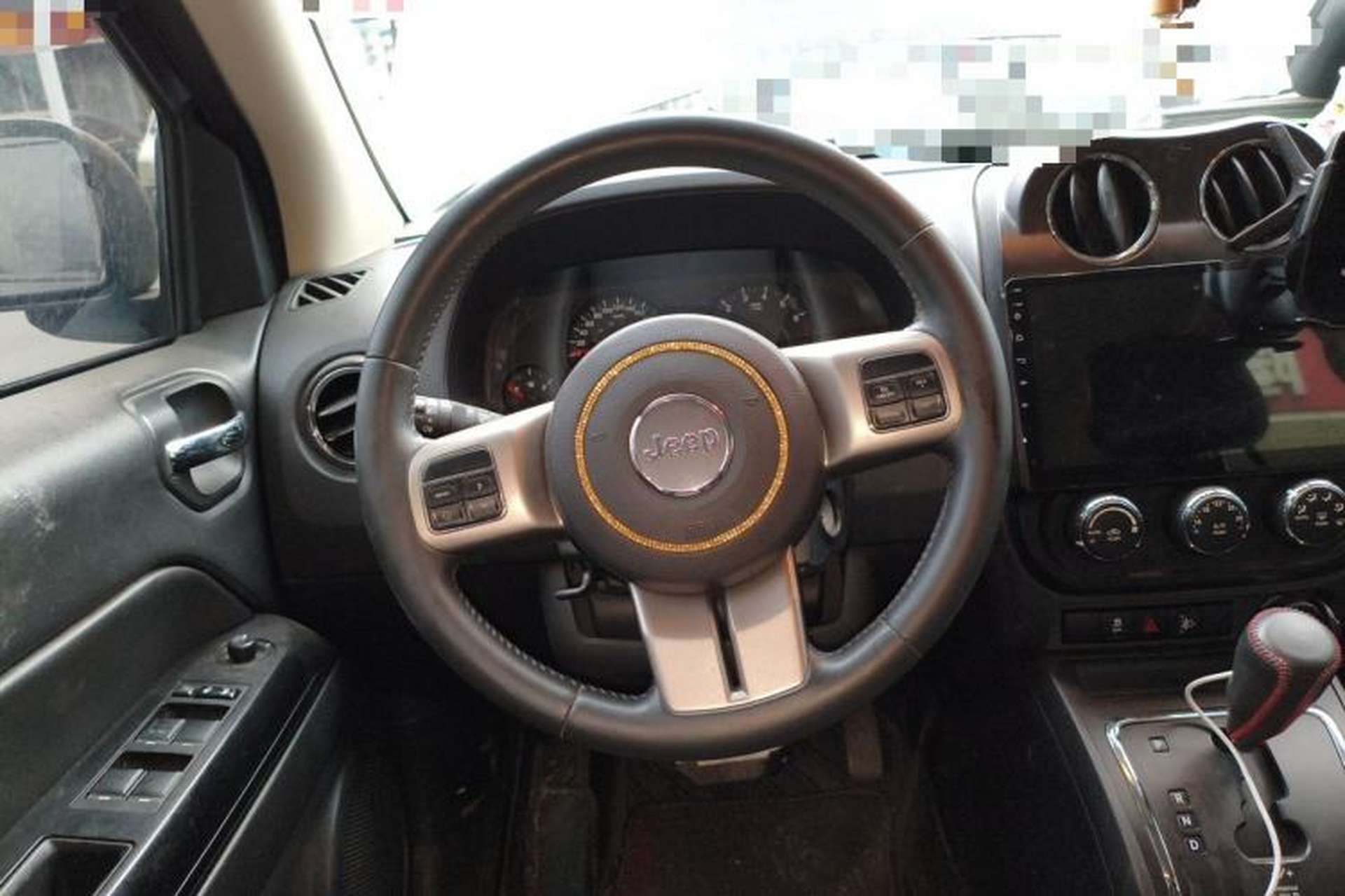 Used Jeep Compass 2011 2.4L four-wheel-drive sport version Steering Wheel