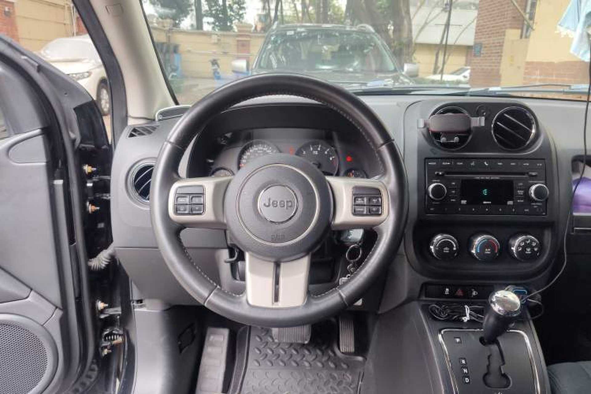 Used Jeep Compass 2011 2.0L two-wheel drive sport version Steering Wheel