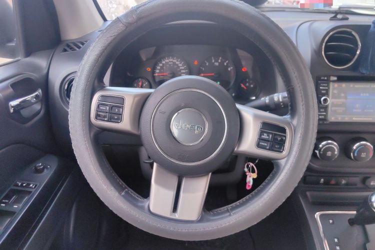 Used Jeep Compass 2011 2.0L two-wheel drive sport version Steering Wheel