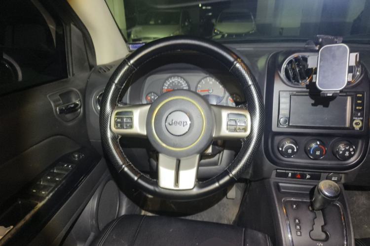 Used Jeep Compass 2011 2.0L two-wheel drive sport version Steering Wheel
