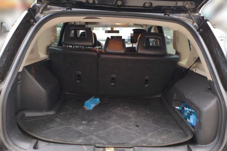 Used Jeep Compass 2011 2.4L four-wheel-drive sport version Trunk