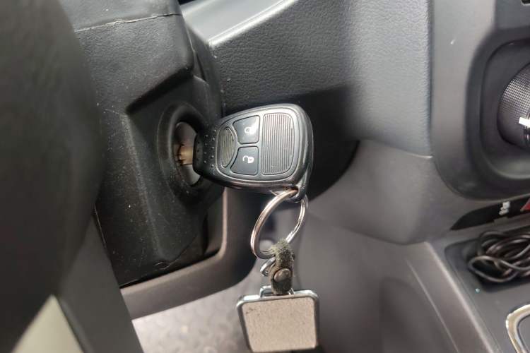 Used Jeep Compass 2011 2.0L two-wheel drive sport version Vehicle Key