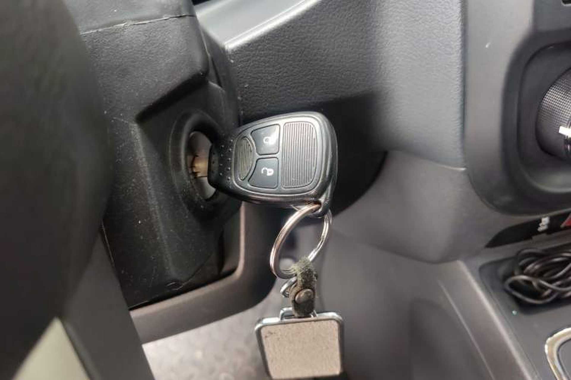 Used Jeep Compass 2011 2.0L two-wheel drive sport version Vehicle Key