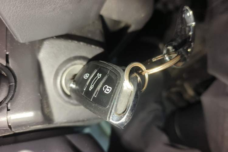 Used Jeep Compass 2011 2.0L two-wheel drive sport version Vehicle Key