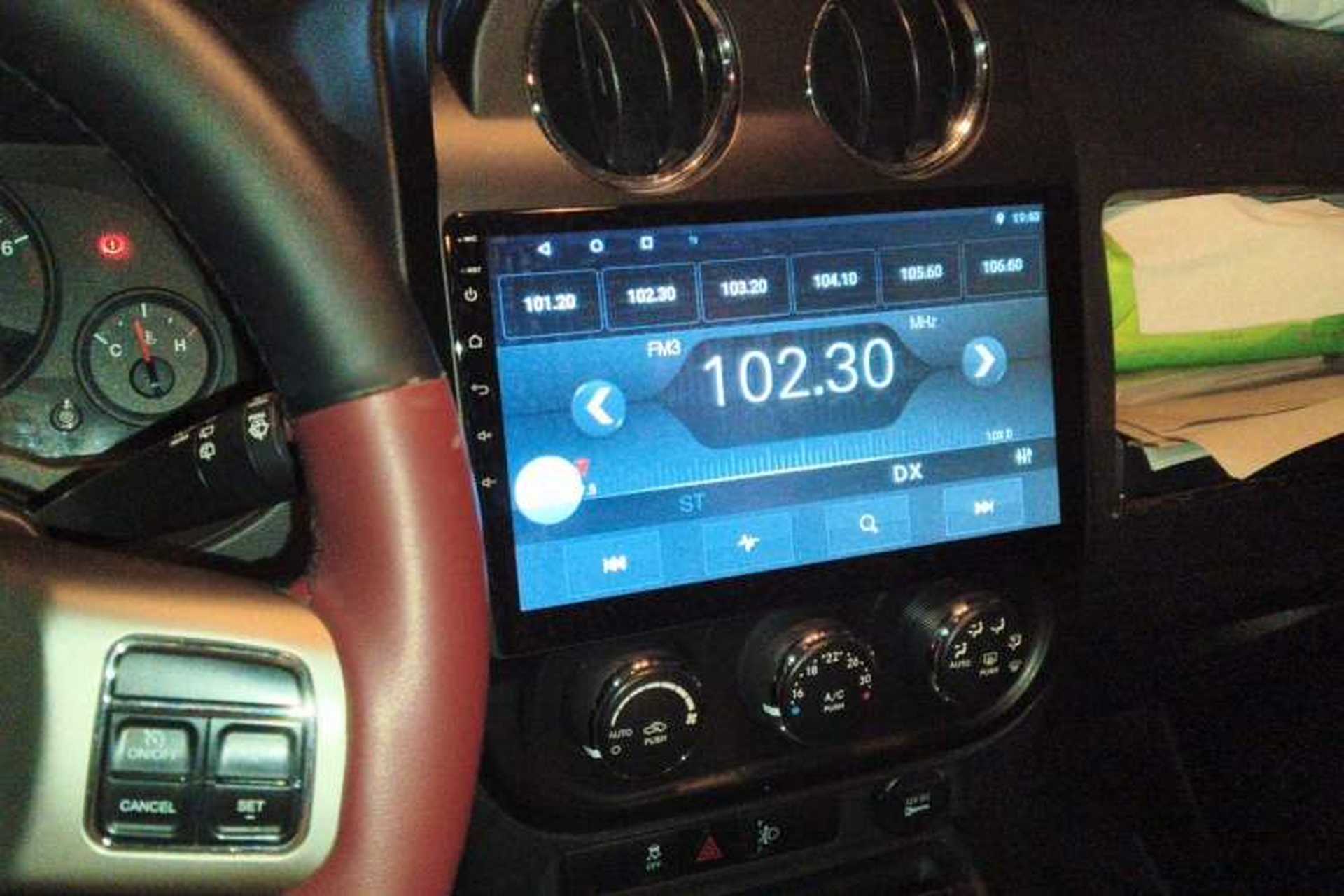 Used Jeep Compass 2011 2.4L four-wheel-drive sport version Audio And AC Panel