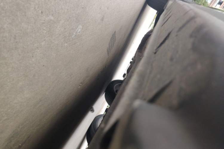 Used Jeep Compass 2011 2.4L four-wheel-drive sport version Chassis Front Right