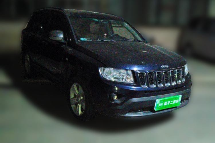 Used Jeep Compass 2011 2.4L four-wheel-drive sport version Front Right 45 Deg
