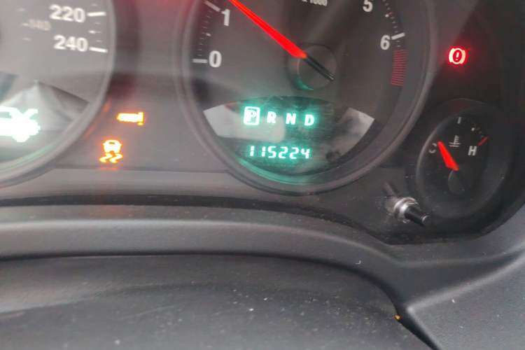 Used Jeep Compass 2011 2.4L four-wheel-drive sport version Odometer Close Up