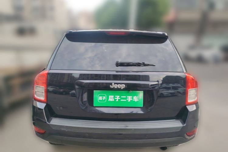 Used Jeep Compass 2011 2.4L four-wheel-drive sport version Rear